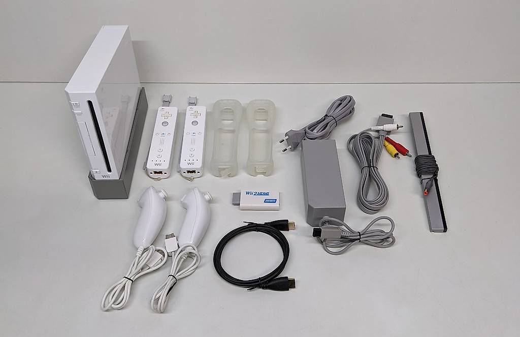Wii, 2 Controller, 2 Nunchucks (HDMI) -