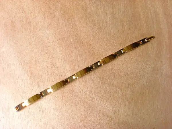 Bracelet en métal doré et gris