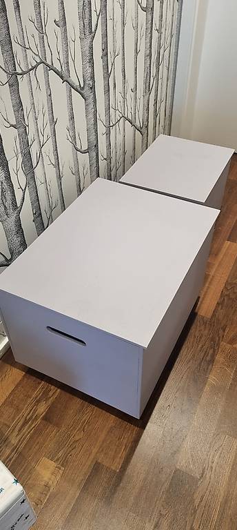 2 Spielzeugkisten aus Holz