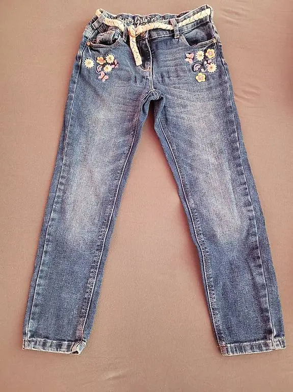 Jeans mit Blumenmuster Gr. 128 Bund innen verstellbar