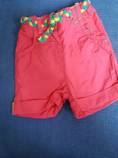 Kurze Hose mit Kordelgürtel Gr.74