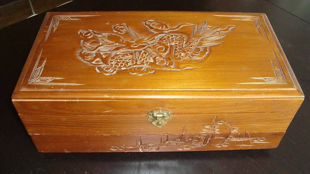 Schmuck-Schatulle / Holz-Schachtel / Holz-Kiste mit Spiegel