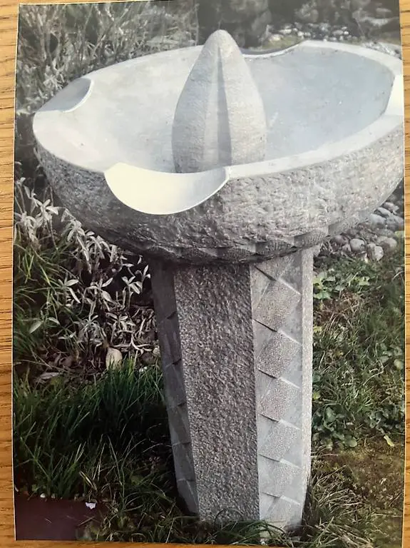 Kleiner Brunnen, grau
