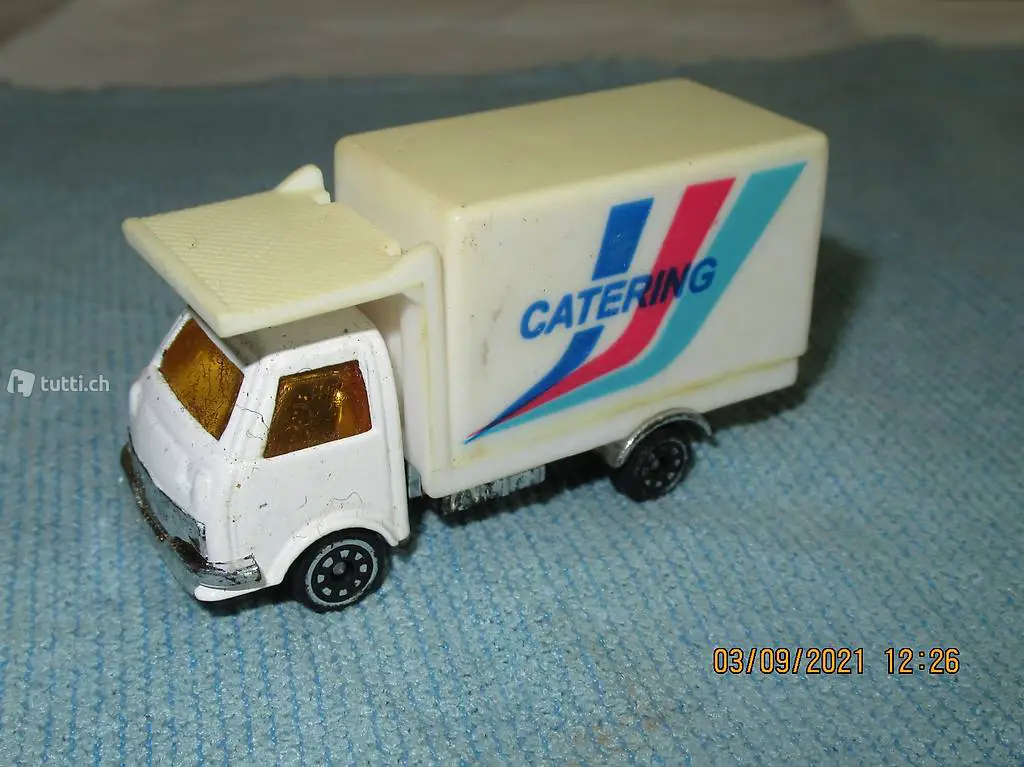 Lastwagen, Transporter, CATERING, weiss mit Aufschrift