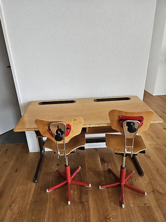 Embru Stühle und Pult