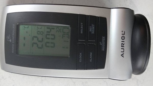FUNKWECKER RADIO CONTROOLED mit Datum / Temperaturanzeige