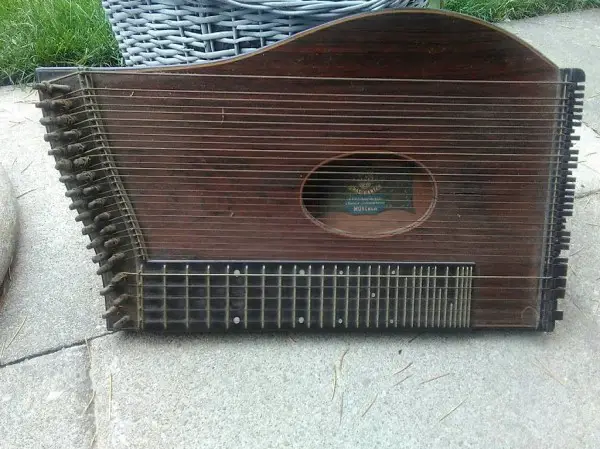 Antike Zither von J. HASLWANTER