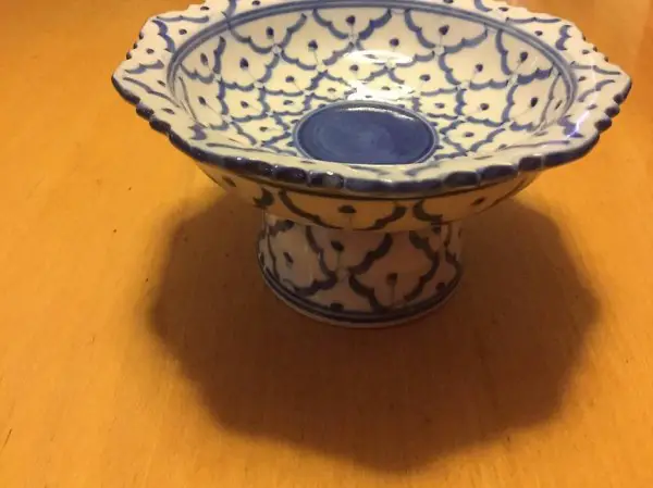 Ca 20 Thailändische Schale mit Fuss