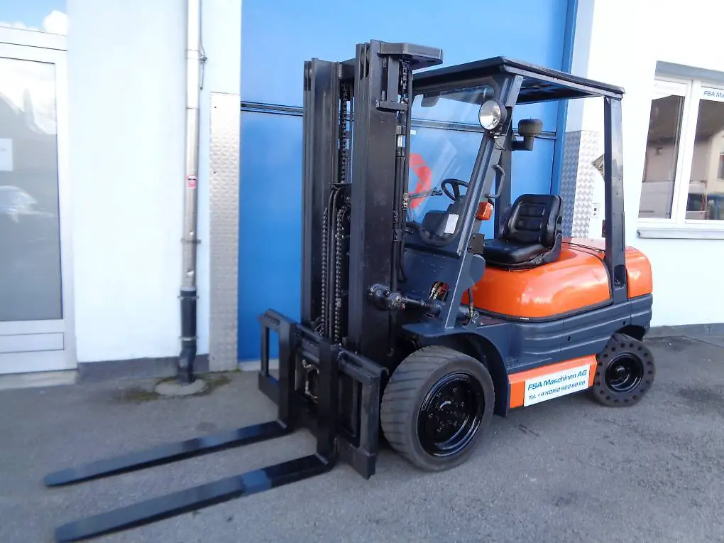TOYOTA Diesel-Gabelstapler 02 6 FDF 30