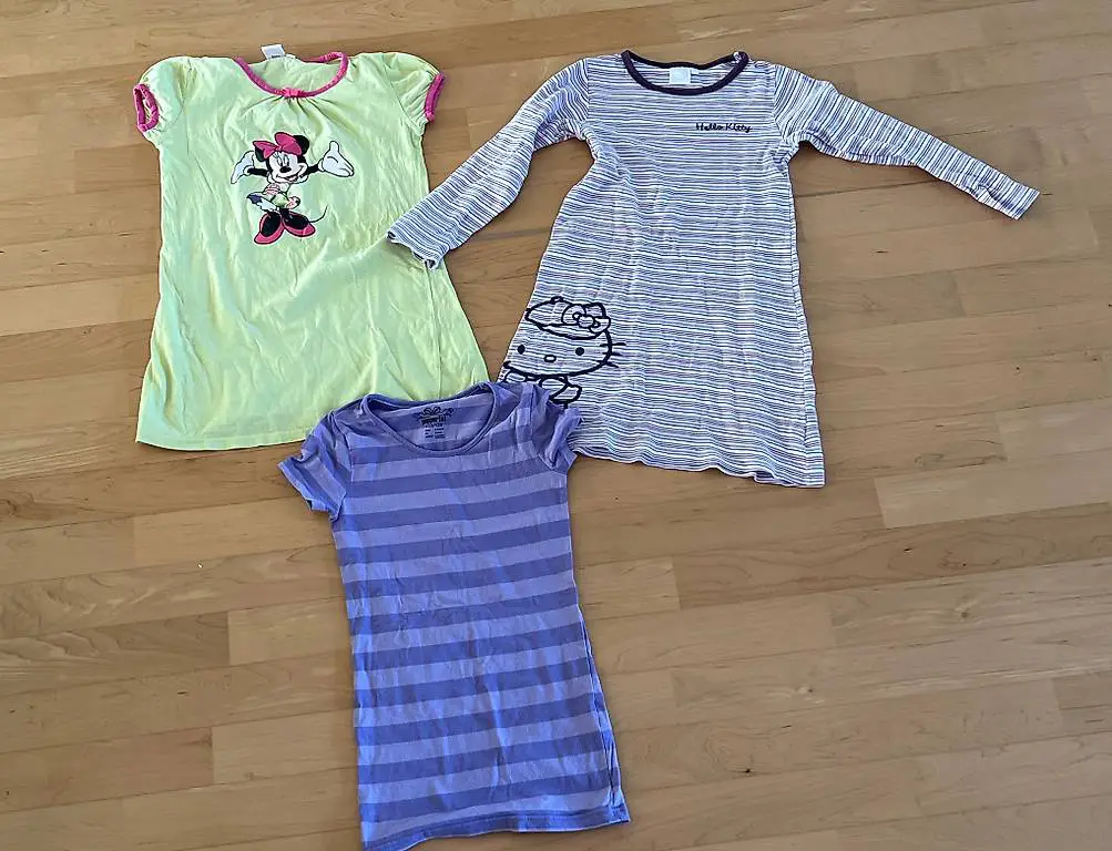 DIV Nachtwäsche/ Nachthemden Grösse 116/122