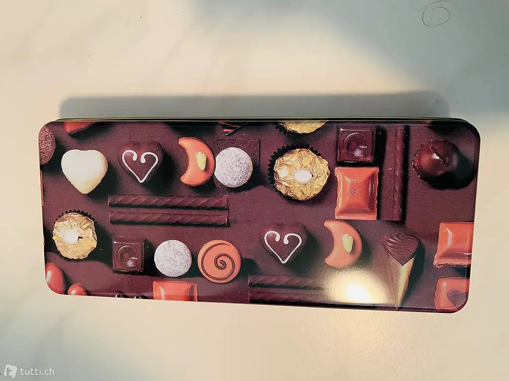 Dose mit Pralinen Muster