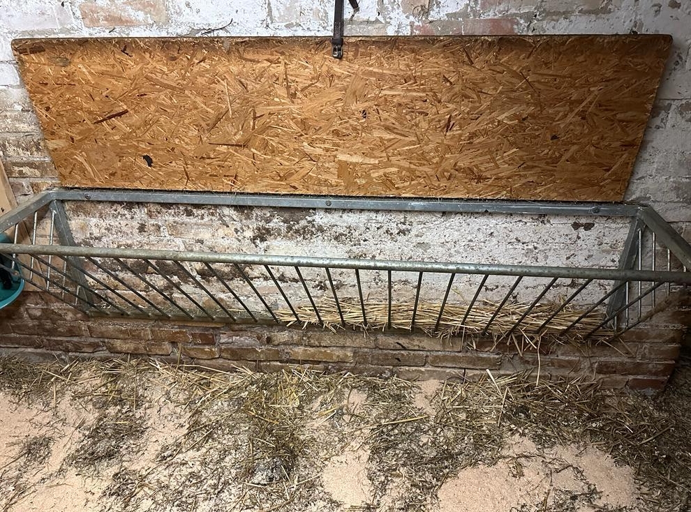 Verzinkte Heuraufe zu verkaufen