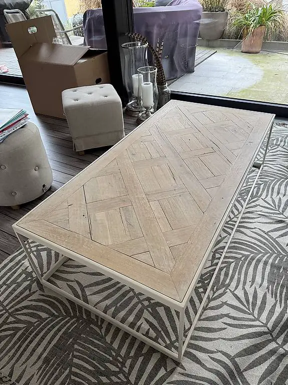 Couchtisch mit Fischgräten Muster