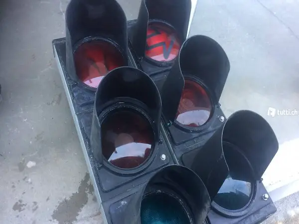 Ampel, Verkehrsampel, gebraucht, von schweizer Strassen