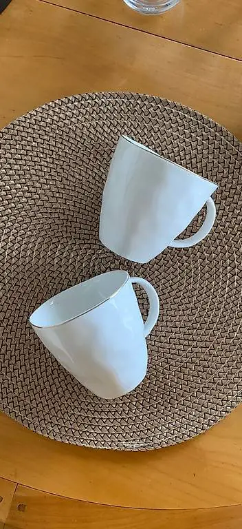 schöne porzellantassen mit goldrand