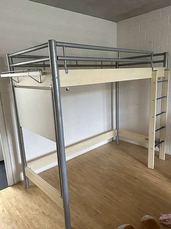 Hochbett mit Matratze