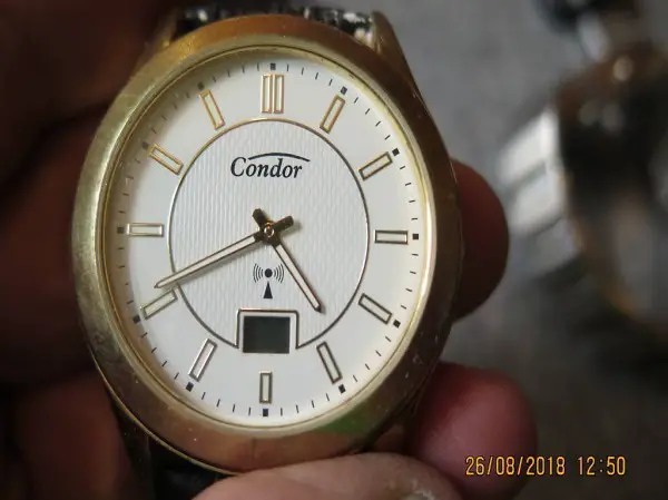  Condor Funkuhr, Batterie wechseln