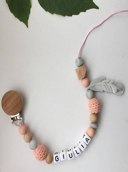 Nuggikette mit Feder für zahende Babys