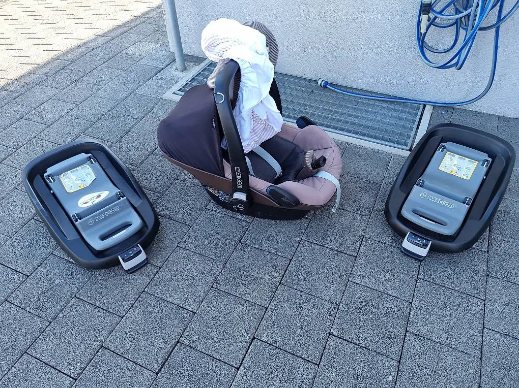 Maxi cosi Pebble + 2 Family fix Stationen