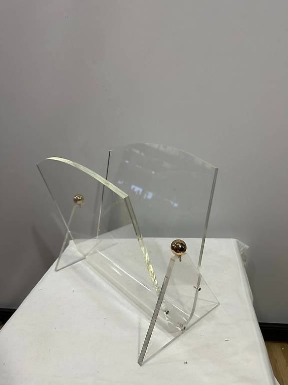 Magazinständer aus Acrylglas mit Golddetails - 1970er Jahre