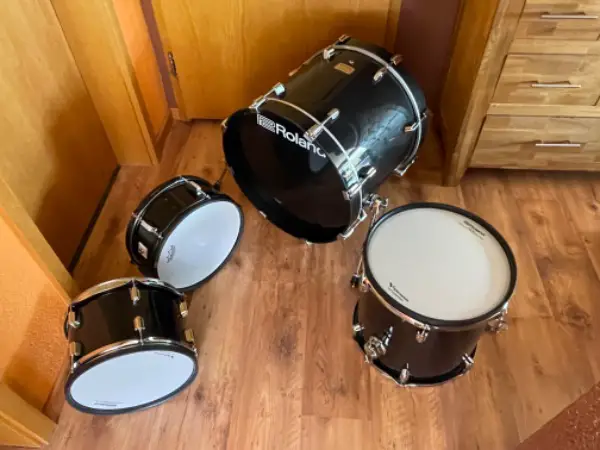 A vendre Éléments batterie Roland