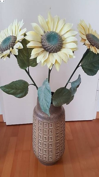 Schöne Blumenvase mit Blume Abholen 9012