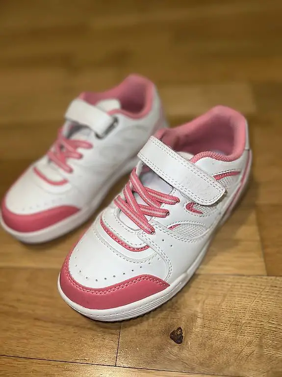 Turnschuhe Mädchen Grösse 29 kaum getragen fast wie Neu