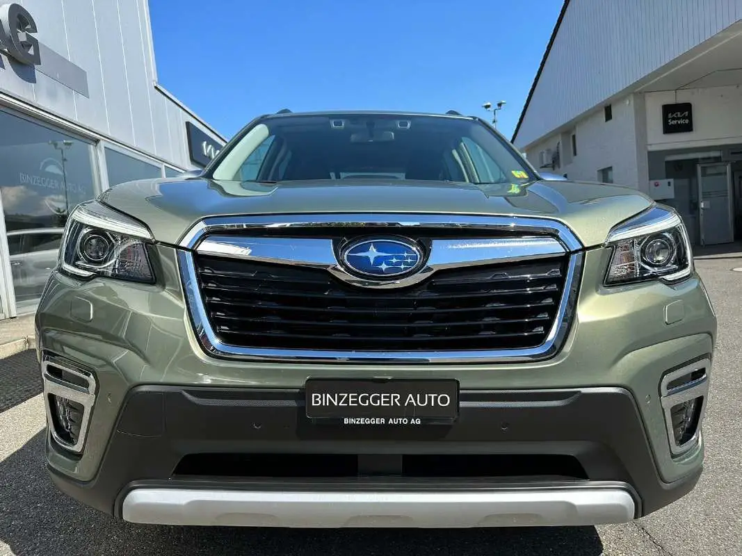 SUBARU Forester Station 2.0i e-Boxer Swiss Plus