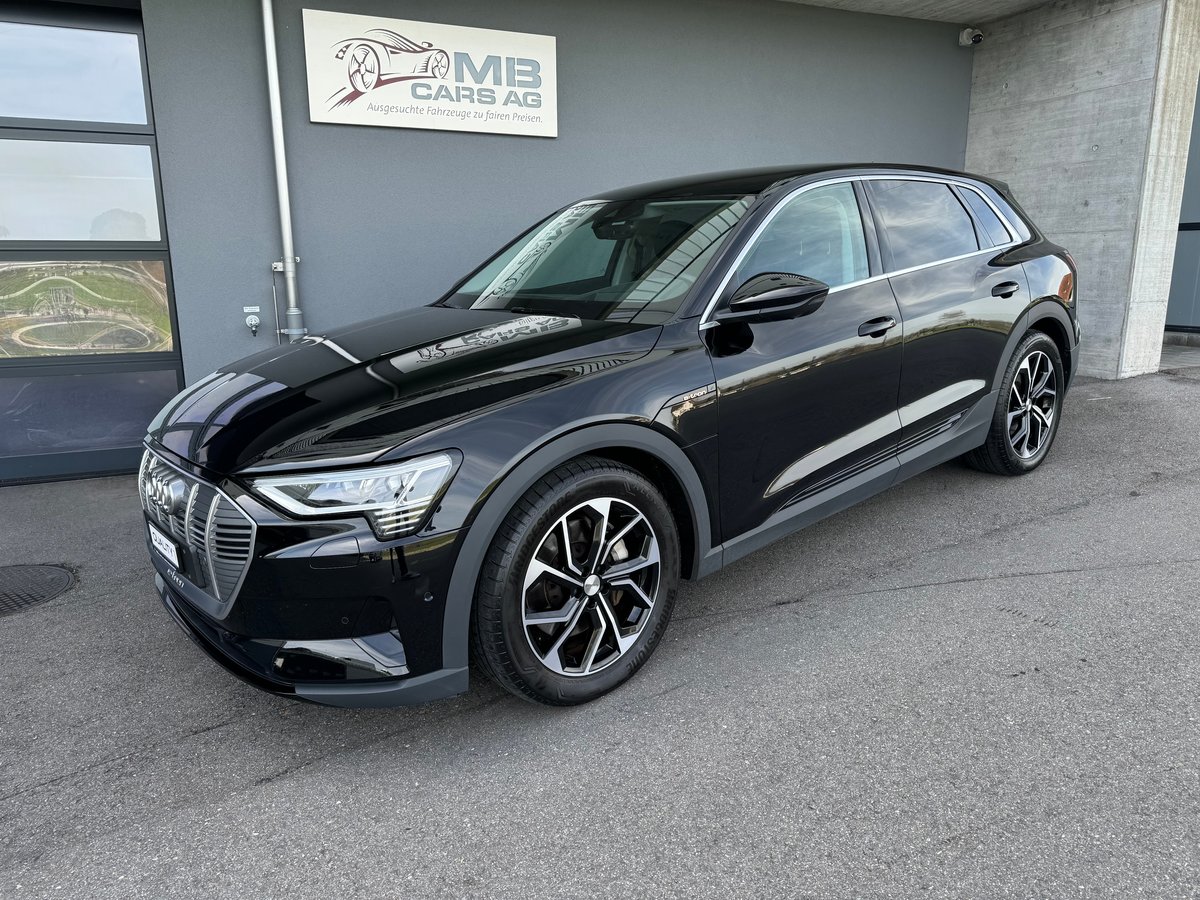 AUDI e-tron 50 quattro mit AHK