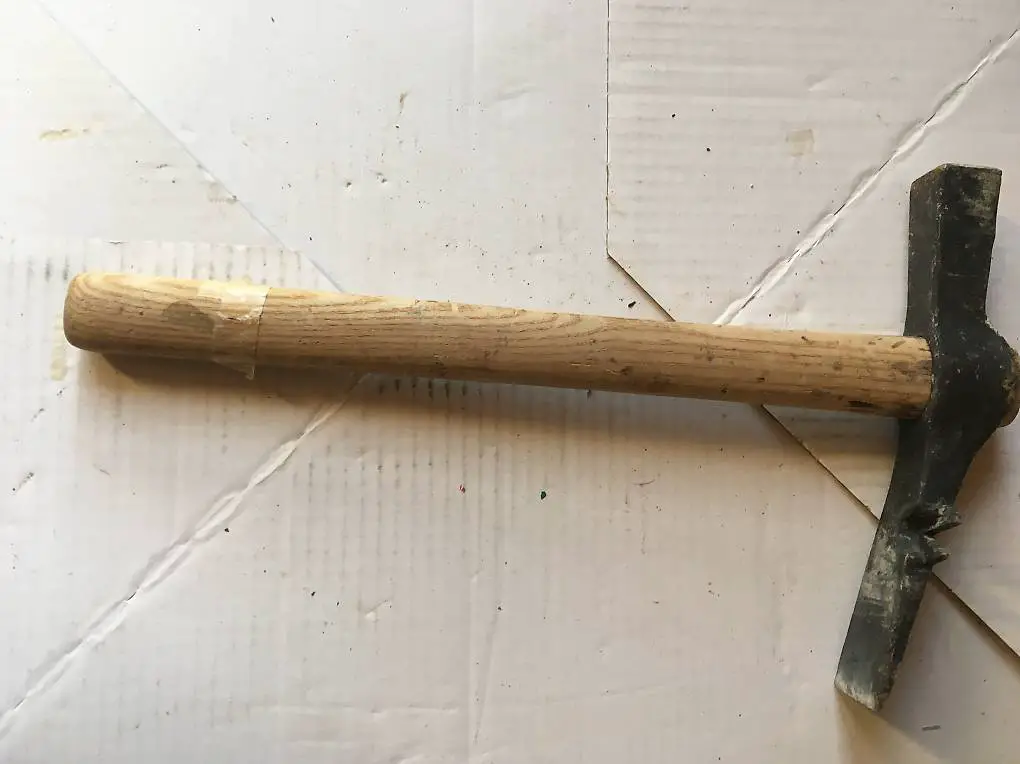 Maurerhammer, Hammer, Bauhammer, auch Beilhammer da