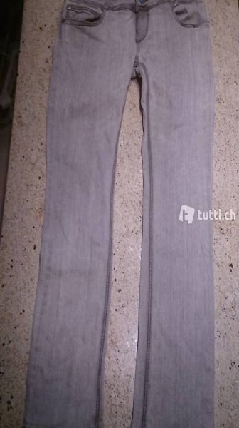 Hübsche Damen Kinder Jeans in Gr. 32/34, gerader Schnitt