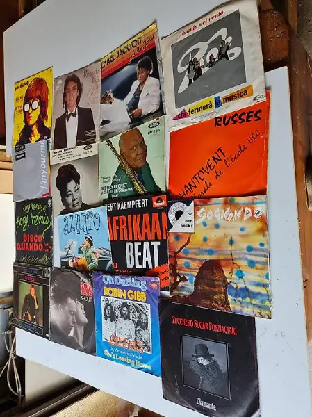 Pz 19 Dischi anni 60 / 70 .