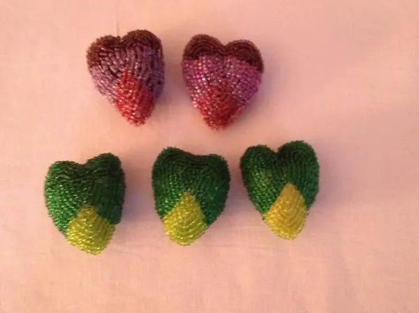 Herzen mit Glasperlen