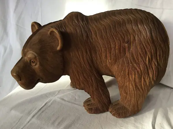  Grosser Handgeschnitzter Bär