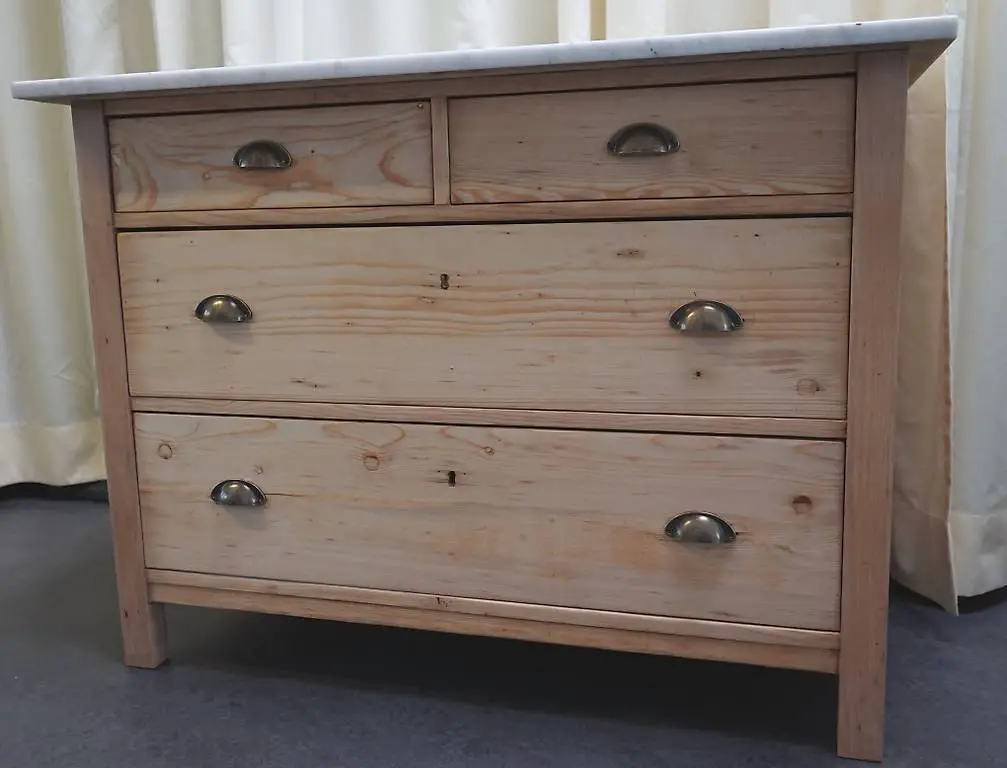 Kommode aus Fichte mit Marmorplatte