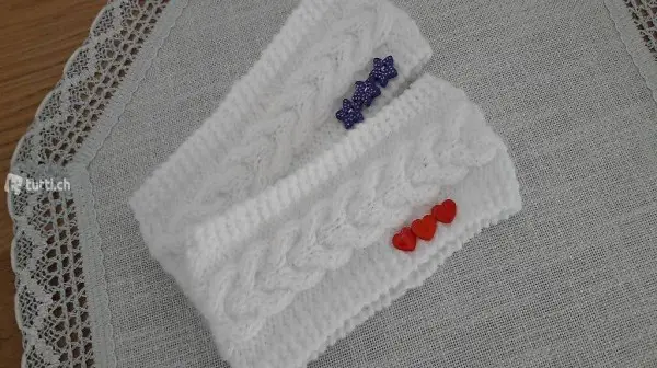 Stirnband weiss mit Herz- oder Perlenknöpfli