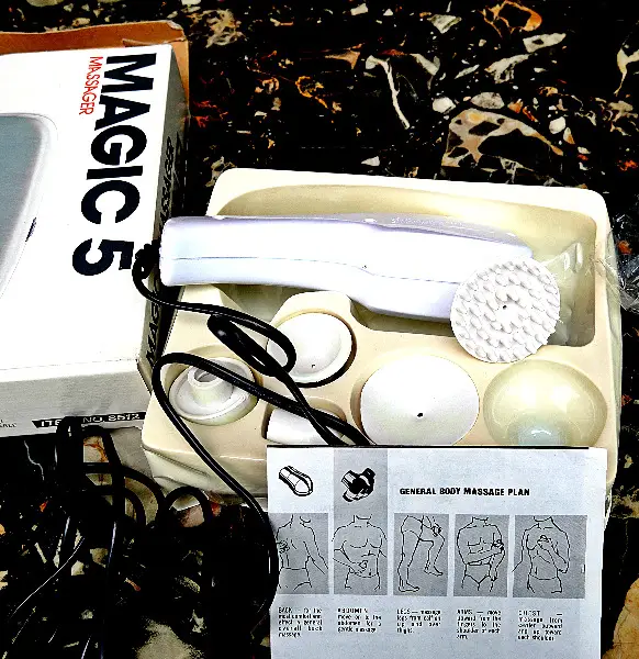 Massage Gerät mit verschiedenen Einsätze