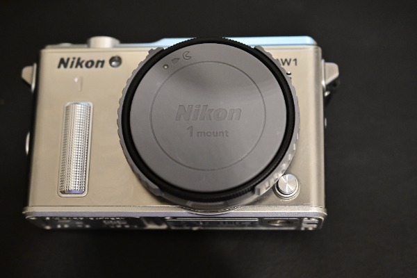 Kamera-Set Nikon 1 AW1 mit 3 Objektiven, Adapter zu FX/DX u.a.