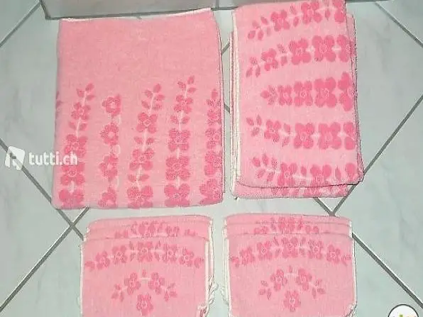 Neu: Swiss Made 10-teiliges Frottee - Set rosa mit Blumenmus