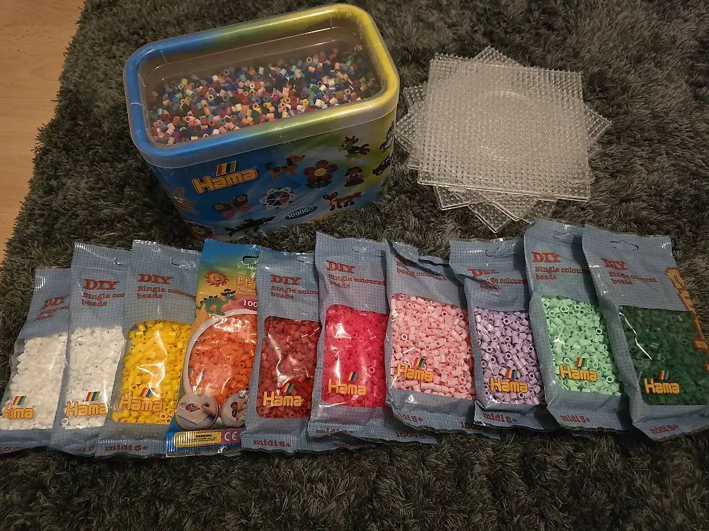 Hama Bügelperlen ca. 20"000 und 6 Platten