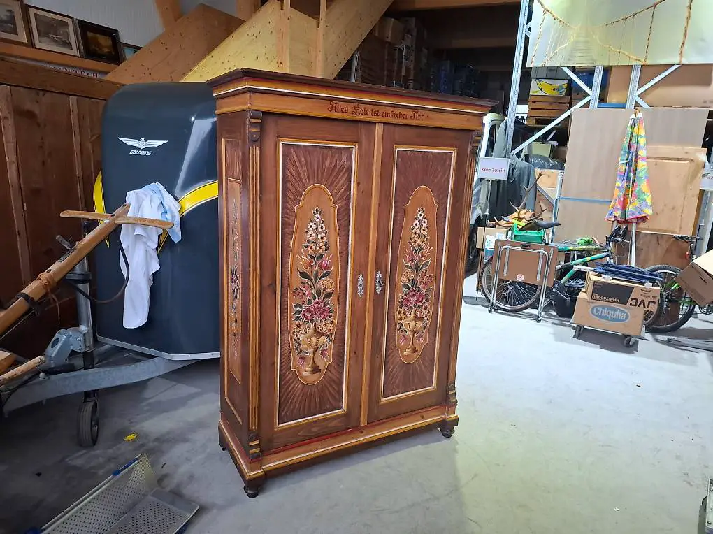 Antiker Bauernhaus Schrank aus Fichten Tannen Massivholz