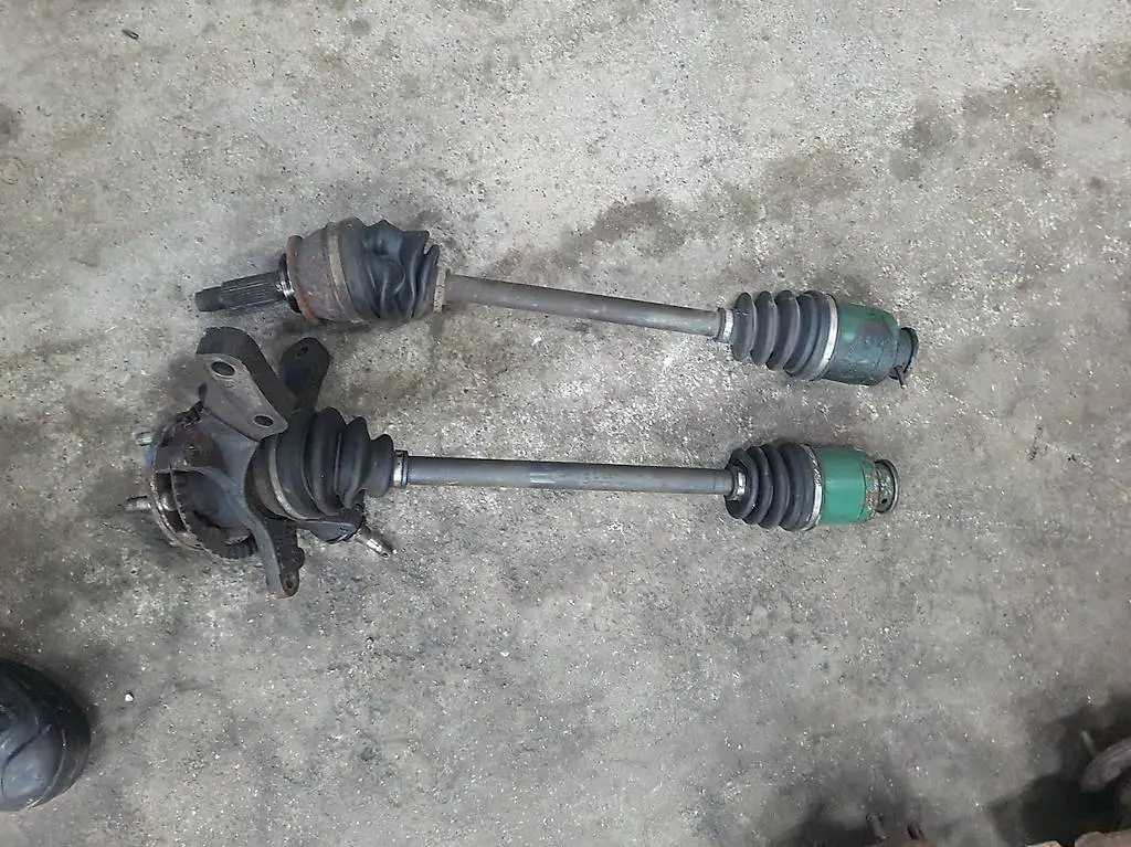 Subaru Impreza GT 1998 Radträger VL inkl. Antriebswellen