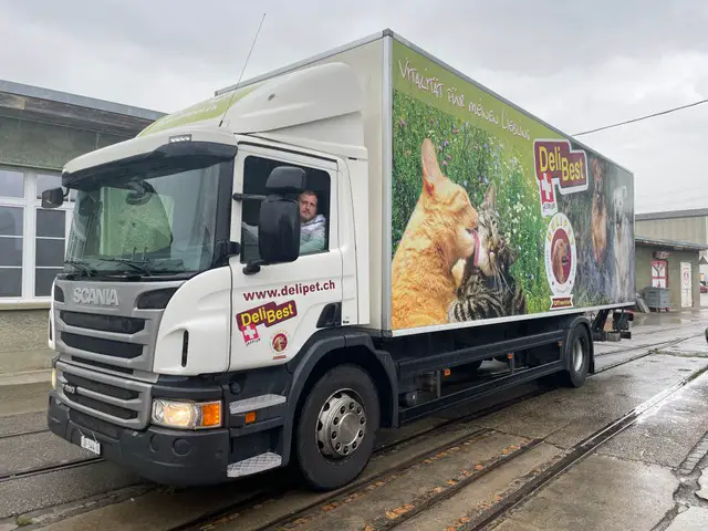 SCANIA, P 280, Kunststoffkoffer isoliert