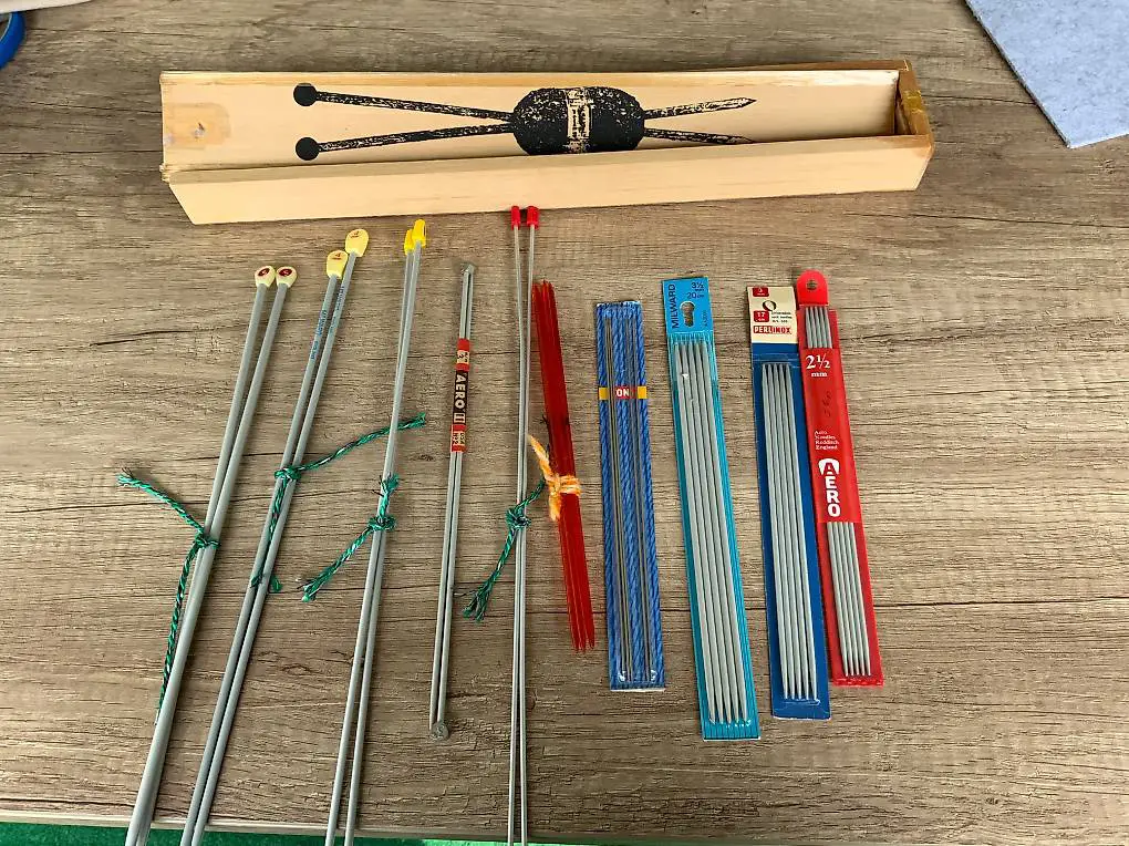 Stricknadeln mit Holzbox