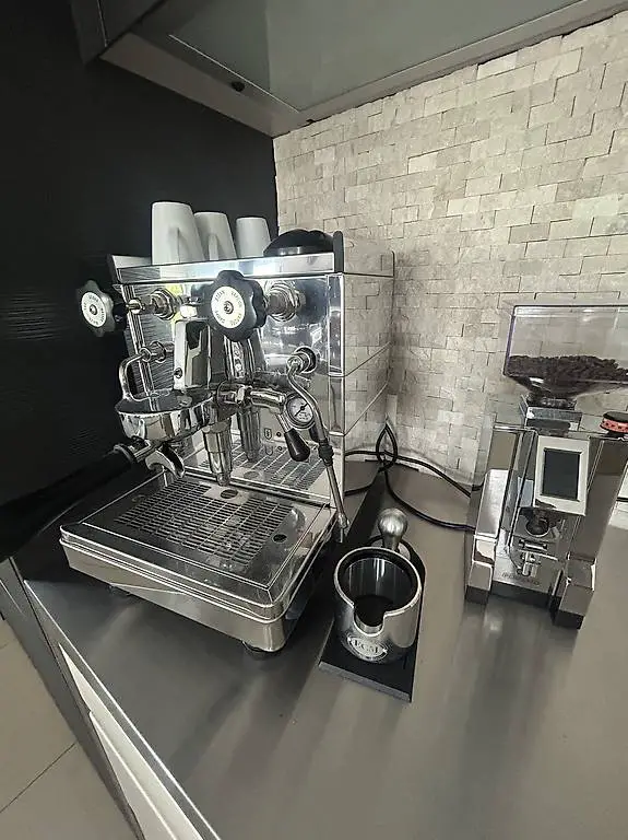 Kaffeemaschine mit kaffeemühle