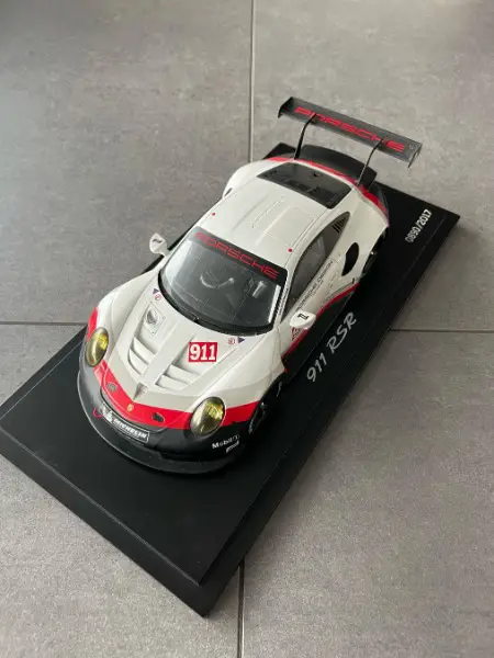Porsche 911 RSR