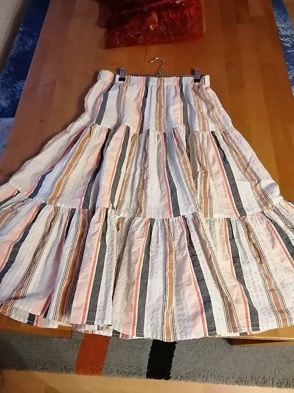 Gelockter Sommerrock