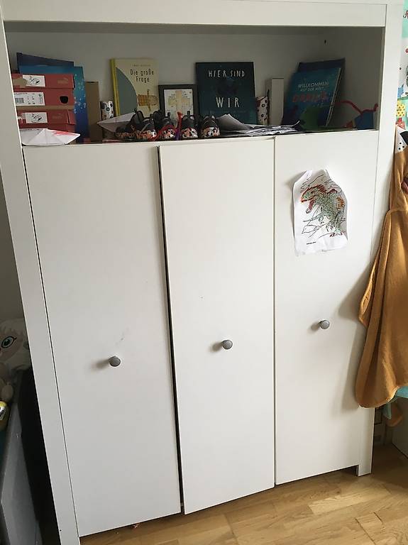 Schrank weiss