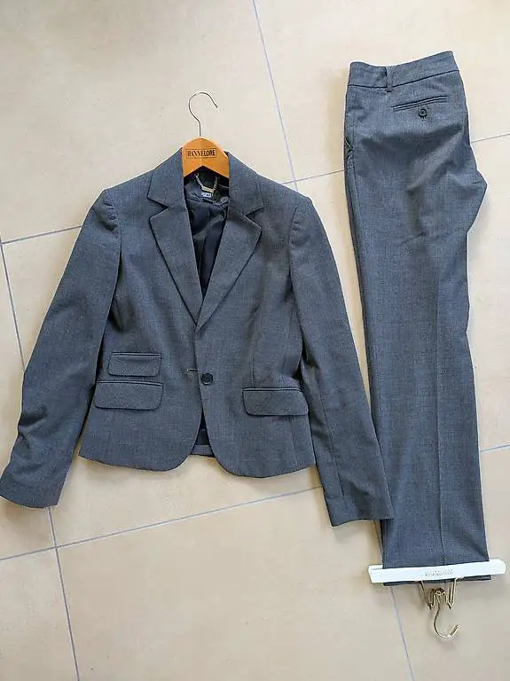 Damenanzug der Marke "OLIVER" - tipptopp, Gr. 36