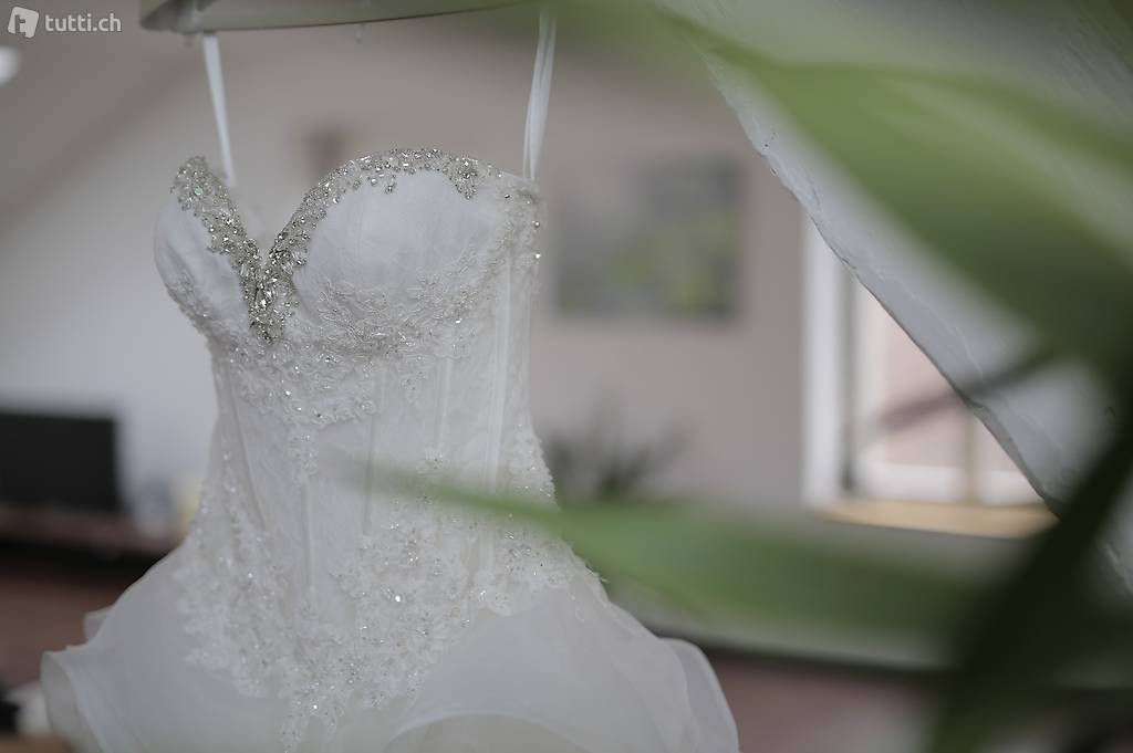 Brautkleid Gr. 34/36 inkl. Reifrock